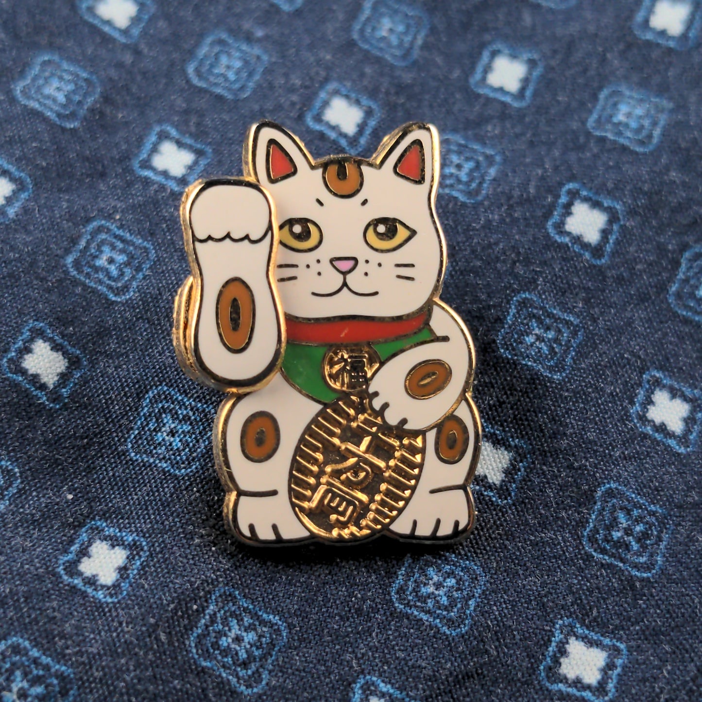 Pintrill White Waving Cat Maneki-Neko